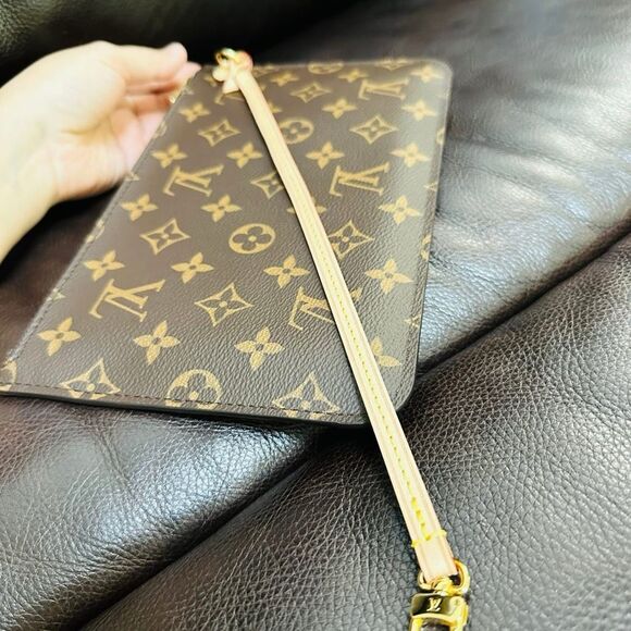 Brand New Louis Vuitton Carry It Pouch - Picture 8 of 9